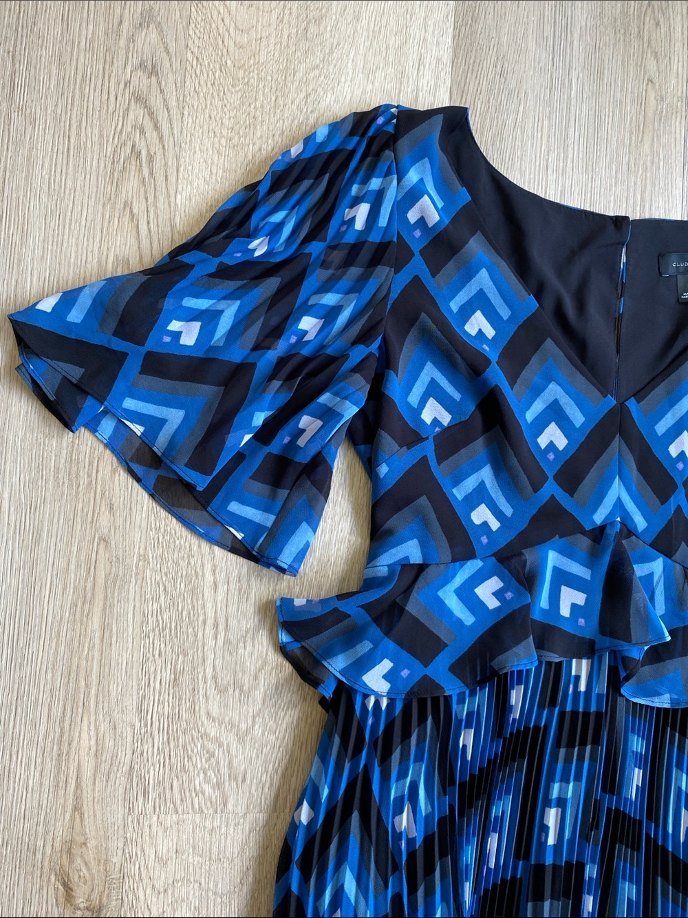Club Monaco Blue Geometric Pleated Midi Dress Flutter Sleeve Peplum Size 4 - Picture 5 of 14
